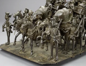 象に乗った英国駐在員とウード国王の騎馬隊 1820年頃（ブロンズ）（119069のディテール