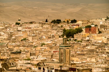 モロッコ、フェスのメディナの風景、2017年（写真）。