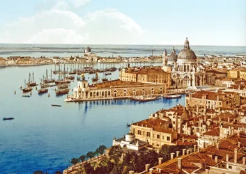 ヴェネツィアのサンマルコ広場にあるカンパニールタワーのサンタマリアデッラサルート。パブ。 c.1900