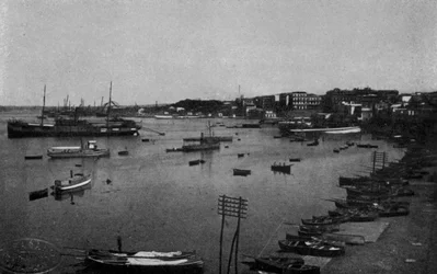 タラント、ジェネラルパノラマとマルピッコロ（モノクロ写真