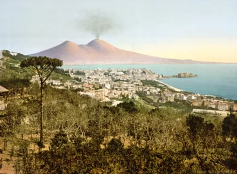 ナポリ湾を横切るベスビオの眺め、1890〜1900年