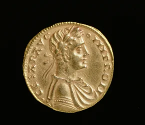 フレデリック2世のアウグスタリス2世（1198〜1250年）、シチリア王国とイタリア南部、メッシーナミント、1231〜50年（表側）（金色）（裏返しについては168053を参照）