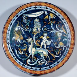幻想的な動物が描かれたカフェッジョーロ・ファイアンスのカップ。1510-1520年 パリ、ルーヴル美術館