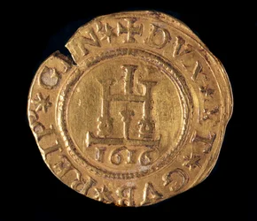 遺伝子共和国の通貨：ジェノアポータルを備えたゴールドクアドラプラ。直径32mm。 1616.フロント。遺伝子Museidi Strada Nuova
