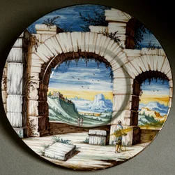 廃墟と風景。イタリア、アンガラーノで制作された陶器皿。1650年頃。フィレンツェ、バルジェッロ国立美術館