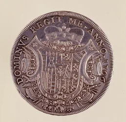 ナポリの銀貨（ターラー）。チェーザレ・ミケランジェロ・ダヴァロ1706年 直径4cm 個人蔵