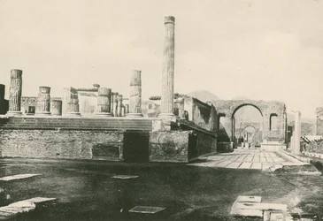 ジョーヴの神殿とネロのアーチをそのまま（グラビア）