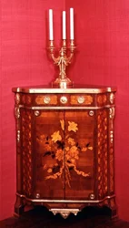 コーナー食器棚、パリのJF Oebenによるペアの1つ、c.1760-62