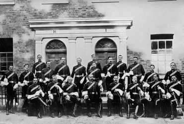 1896年、アイルランド、ダブリン、アイランドブリッジバラックス、第1ロイヤルドラグーンの将校。