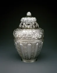 蓋付きジンジャージャー、1677年頃（スターリングシルバー）
