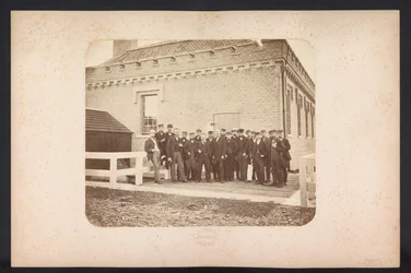 労働者の集合写真、1867-1869 ロッテルダムの東にあるシーラントのプラッセンの排水 (オブジェクトのシリーズ タイトル)