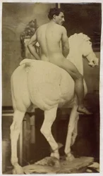 ジャック・ド・ラランのアトリエで、石膏馬に乗せられた裸の男性モデルの習作、ゲント美術館所蔵の騎馬肖像のための予備習作と思われる