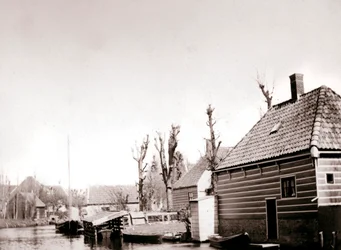 運河沿いの家、ブローク、オランダ、1898