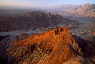 Al Jabal al Akhdar地区、NakhlからJabal ash Sham、オマーン。航空写真。オマーン、アラビア半島。