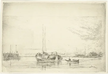 はしけと手漕ぎボートのある川の眺め