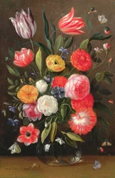 チューリップ、バラ、アネモネなどの花々をガラスの花瓶に生け、蝶と芋虫をあしらったもの。