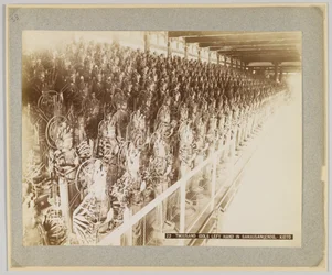 京都・三十三間堂の1000体の偶像（モノクロ写真