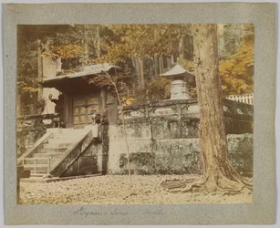 家康の墓（日本・日光）（手彩色のモノクロ写真
