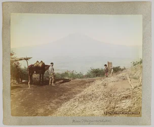 音羽峠からの富士山（手彩色のモノクロ写真