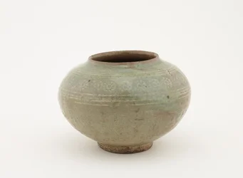 刻印とスリップインレイ装飾が施された瓶、1610-1630