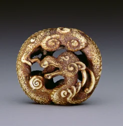 水竜を描いた根付c.1870-80（鹿の角）