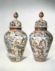 伊万里バラスター花器・カバー（陶器）ペア