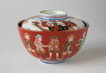 丼と表紙、おそらく19世紀（伊万里焼、釉下青と上絵のエナメルを施した磁器）