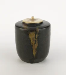Seto ware tea caddy, katatsuki type, Tea caddy (katatsuki chaire)