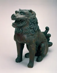 獅子（ガーディアンライオンまたは犬）（漆の木）