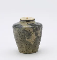 側面が刻まれた茶碗、片月型、熊本県、江戸時代、18〜19世紀後半
