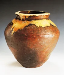 越前の工場で作られた花器