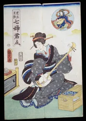 三味線を弾く女性
