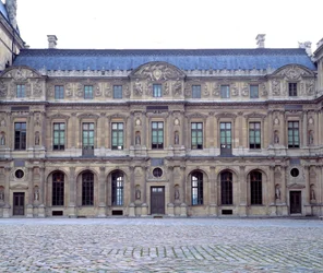ルーヴル宮のクール・カレ、アンリ2世（1546-1551）のルーヴル宮ファサード、ジャン・グージョン（1510-1567）による彫刻、1551年、パリ、ルーヴル美術館