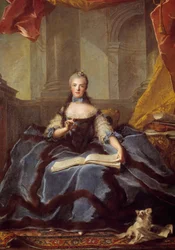 フランスのマリー・アデライード、マダム・アデライードとして知られる人物（1732-1799）、最愛王ルイ15世とマリー・レシュチンスカの娘。1758年に宮廷衣装をまとい、楽譜集を手にした姿。ジャン＝マルク・ナティエ（1685-1766）による絵画、1758年