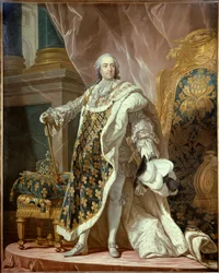 フランス王ルイ15世（1710-1774）の神聖な衣装をまとった足元の肖像。ルイ・ミシェル・ファン・ロー（1707-1771）の後にジャン・マルシャル・フレドゥ（1710-1774）が描いたもの 1761年 薄暗い。2,77x1,95 m - コロナティ姿のフランス王ルイ15世（1710-1774）の全身像