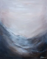 霧のかかった海の水平線