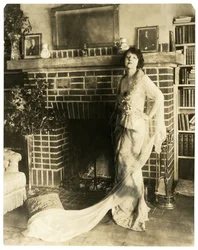 メアリー・ヤング 1905-40年頃 （ゼラチンシルバー写真