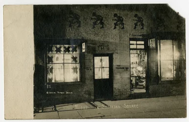 アメリカ、ニューヨーク、グリニッチビレッジ、シェリダンスクエアの夜、1918-19年頃（ゼラチンシルバー写真