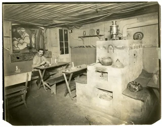 The Isba Tea Room on 4th St Sachia - now a famous photographer in Europe Russian Tea Room, Greenwich Village, New York, USA, c.1905-40 （ゼラチンシルバー写真