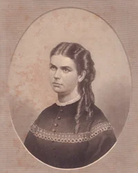 エドワード・アーチボルド・ワンレス牧師の妻、エイダ・キンスマン（1845-1871）の肖像（FEジョーンズによる彫刻、1870年頃