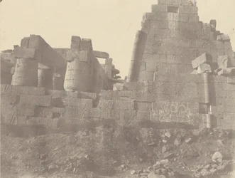 カルナック、列柱室、北壁、外壁、1番ビス] [Karnac, Hypostyle Hall, North Wall, External Face, N°1 bis].