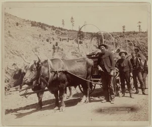 1889年-金鉱へ向かう探鉱者たち（モノクロ写真）