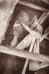 Dolcoath 鉱山のバランス ボックス、J.C. Burrows と William Thomas による「Amongst mines and miners, or Underground Scenes by Flash-Light」のイラスト、パブ。 1893年（セピア写真）