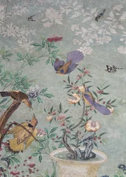 The Birds of America」から切り取った黄軸のフリッカーを、手描きの中国製壁紙に貼り付けたもの（コラージュ）。