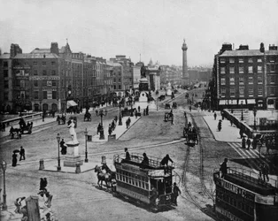 1900年頃のアイルランド、ダブリンのサックビル・ストリート（モノクロ写真