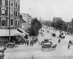 Washington l Avenue Pensylvania photo by John Lawson Stoddard (1850 1931) Traveller and Conferencier Educational publication for -Chicago (b/w photo)