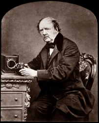 ウィリアム・ヘンリー・フォックス・タルボット（1800-1877）の肖像。イギリスの物理学者および写真の先駆者、1864年。