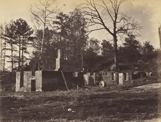 1865年4月、バージニア州ゲインズミルの遺跡（アルブメンプリントを織り紙にマウント）