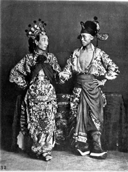 中国、2人の役者（男性）のダンス、1870年頃（写真