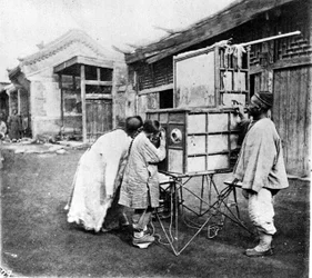 中国 覗き窓 1870年頃（写真